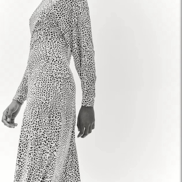 H&M Cream Sheath Dress with Cuffed Long Sleeves BOAT-NECK DRESS - Picture 2 of 10